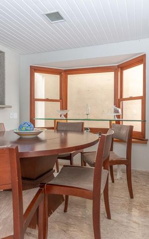 Casa à venda com 769m², 3 quartos e 5 vagas Casa à venda com 769m², 3 quartos e 5 vagasCopa