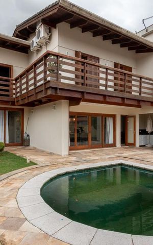 Casa à venda com 769m², 3 quartos e 5 vagas Casa à venda com 769m², 3 quartos e 5 vagasPiscina