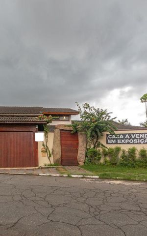 Casa à venda com 769m², 3 quartos e 5 vagas Casa à venda com 769m², 3 quartos e 5 vagasFachada