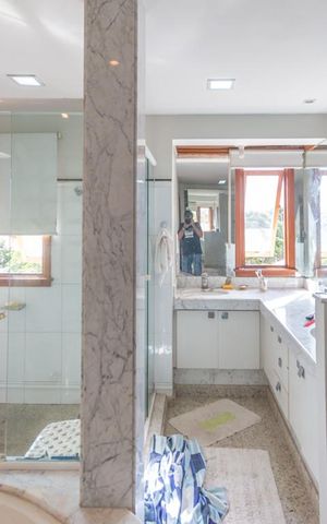 Casa à venda com 769m², 3 quartos e 5 vagas Casa à venda com 769m², 3 quartos e 5 vagasBanheiro da Suite 1