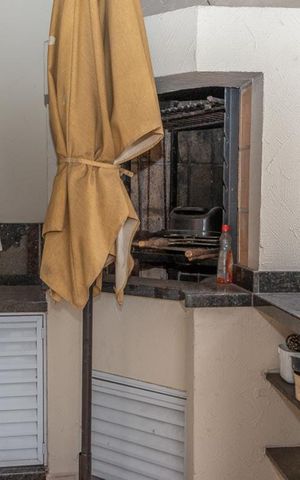 Casa à venda com 769m², 3 quartos e 5 vagas Casa à venda com 769m², 3 quartos e 5 vagasChurrasqueira II