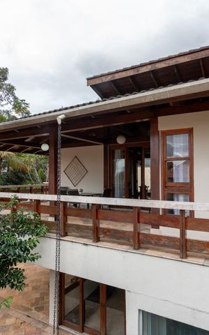 Casa à venda com 769m², 3 quartos e 5 vagas Casa à venda com 769m², 3 quartos e 5 vagasDetalhe da Varanda