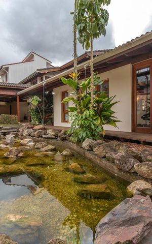 Casa à venda com 769m², 3 quartos e 5 vagas Casa à venda com 769m², 3 quartos e 5 vagasDetalhe da Entrada