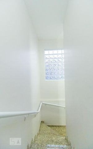 Casa à venda com 160m², 3 quartos e 4 vagasEscada
