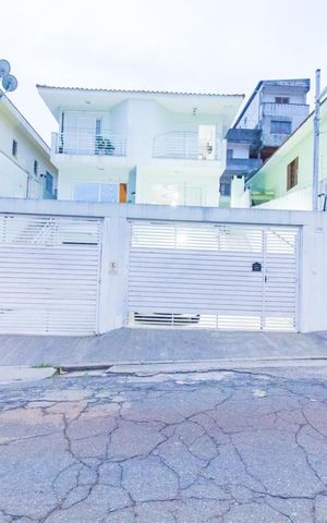 Casa à venda com 160m², 3 quartos e 4 vagasFachada