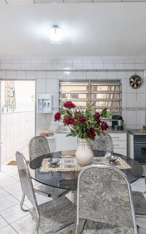 Casa à venda com 280m², 3 quartos e 2 vagas Casa à venda com 280m², 3 quartos e 2 vagasCozinha