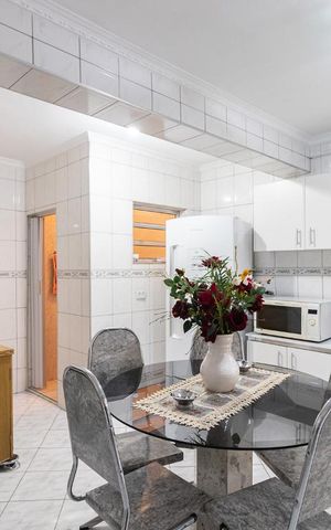 Casa à venda com 280m², 3 quartos e 2 vagas Casa à venda com 280m², 3 quartos e 2 vagasCozinha