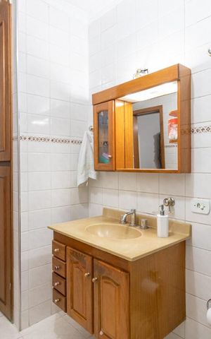 Casa à venda com 280m², 3 quartos e 2 vagas Casa à venda com 280m², 3 quartos e 2 vagasBanheiro da Suíte