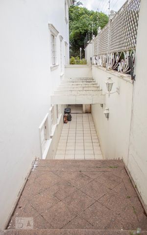 Casa para alugar com 500m², 4 quartos e 3 vagas Casa para alugar com 500m², 4 quartos e 3 vagasÁrea Externa