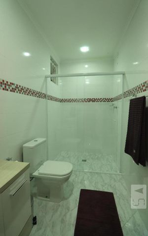 Casa à venda com 136m², 2 quartos e 2 vagasBanheiro da Suíte