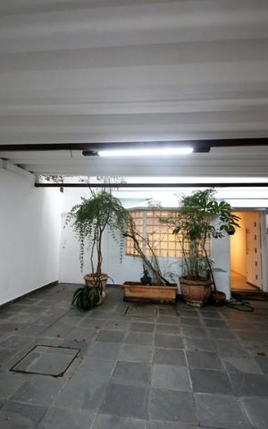 Casa de condomínio para alugar com 250m², 3 quartos e 3 vagasGaragem 