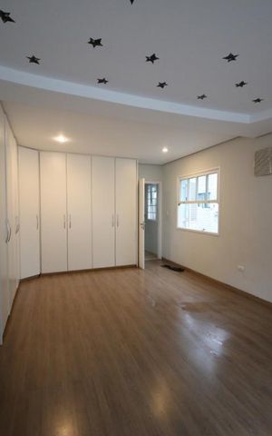 Casa de condomínio para alugar com 250m², 3 quartos e 3 vagasQuarto 1
