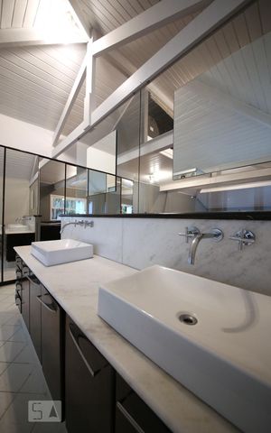 Casa de condomínio para alugar com 250m², 3 quartos e 3 vagasSuíte - Banheiro