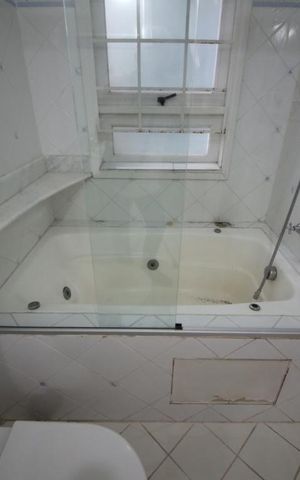 Casa de condomínio para alugar com 250m², 3 quartos e 3 vagasBanheiro 