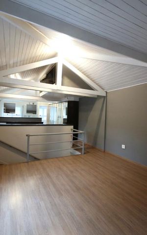 Casa de condomínio para alugar com 250m², 3 quartos e 3 vagasSuite 