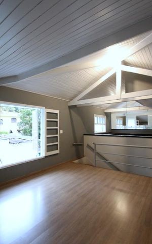 Casa de condomínio para alugar com 250m², 3 quartos e 3 vagasSuite 