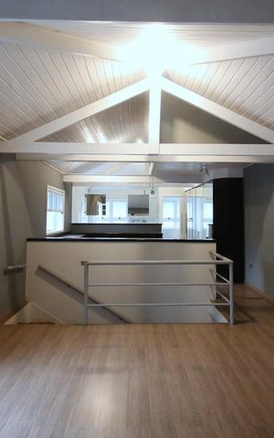 Casa de condomínio para alugar com 250m², 3 quartos e 3 vagasSuite