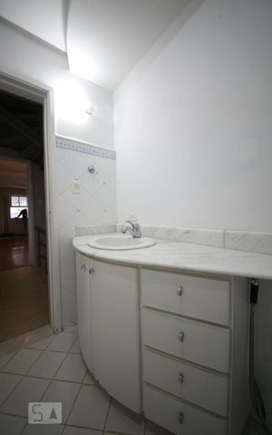 Casa de condomínio para alugar com 250m², 3 quartos e 3 vagasBanheiro 