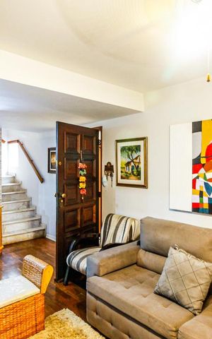 Casa à venda com 127m², 4 quartos e 2 vagas Casa à venda com 127m², 4 quartos e 2 vagasSala