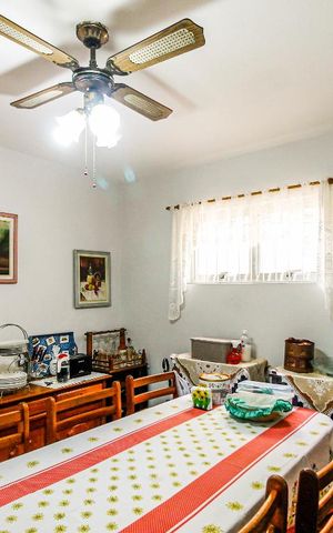 Casa à venda com 127m², 4 quartos e 2 vagas Casa à venda com 127m², 4 quartos e 2 vagasSala de jantar