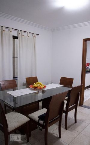 Casa à venda com 158m², 3 quartos e 3 vagasCopa
