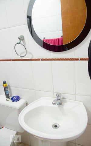 Casa à venda com 158m², 3 quartos e 3 vagasBanheiro da suíte 