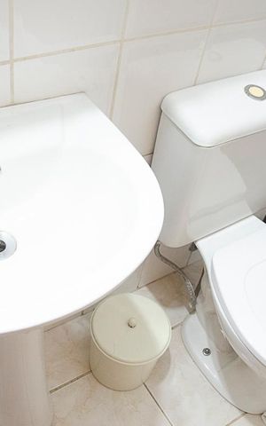 Casa à venda com 158m², 3 quartos e 3 vagasBanheiro 