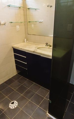Apartamento à venda com 230m², 4 quartos e 3 vagas Apartamento à venda com 230m², 4 quartos e 3 vagasBanheiro da Suíte 1