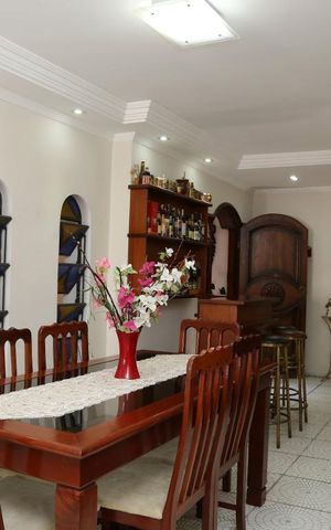 Casa à venda com 207m², 3 quartos e 2 vagasSala