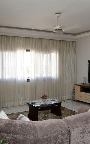 Casa à venda com 207m², 3 quartos e 2 vagasSala