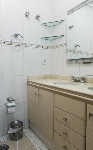 Apartamento à venda com 105m², 3 quartos e 2 vagasBanheiro da Suíte