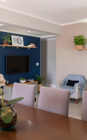 Casa à venda com 596m², 5 quartos e 8 vagas Casa à venda com 596m², 5 quartos e 8 vagasSala