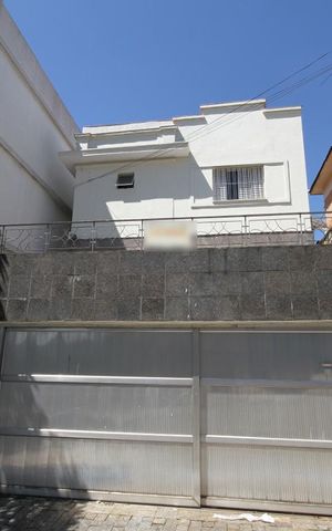 Casa à venda com 361m², 4 quartos e 3 vagasFachada