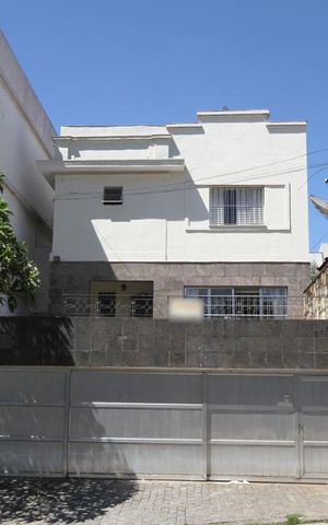 Casa à venda com 361m², 4 quartos e 3 vagasFachada