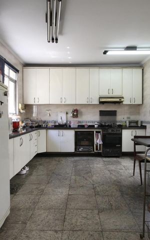 Casa à venda com 361m², 4 quartos e 3 vagasCozinha