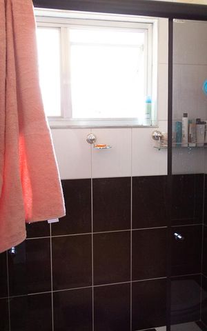 Casa à venda com 247m², 3 quartos e 6 vagas Casa à venda com 247m², 3 quartos e 6 vagasBanheiro da Suíte