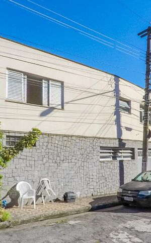 Casa para alugar com 240m², 5 quartos e 4 vagasEntrada lateral