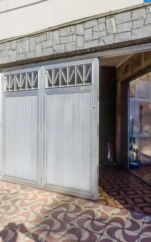 Casa para alugar com 240m², 5 quartos e 4 vagasEntrada lateral