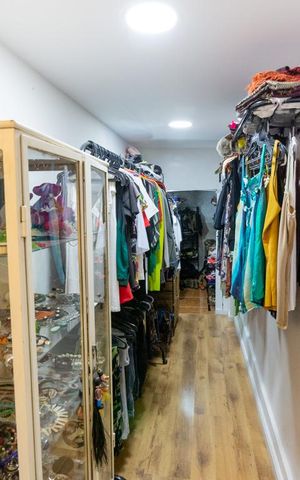 Casa à venda com 300m², 4 quartos e 1 vaga Casa à venda com 300m², 4 quartos e 1 vagaCloset do quarto
