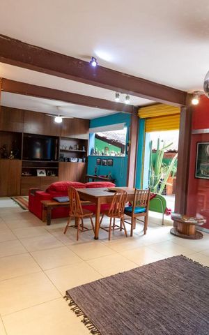 Casa à venda com 300m², 4 quartos e 1 vaga Casa à venda com 300m², 4 quartos e 1 vagaSala de TV