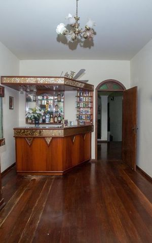 Casa à venda com 240m², 3 quartos e 4 vagas Casa à venda com 240m², 3 quartos e 4 vagasSala