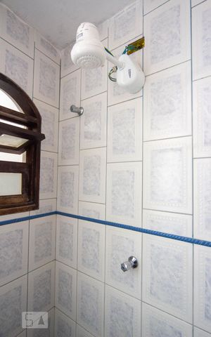 Casa para alugar com 250m², 7 quartos e 3 vagas Casa para alugar com 250m², 7 quartos e 3 vagasBanheiro detalhe chuveiro