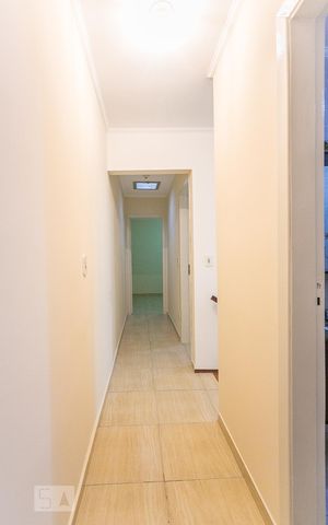 Casa para alugar com 150m², 3 quartos e 2 vagasCorredor