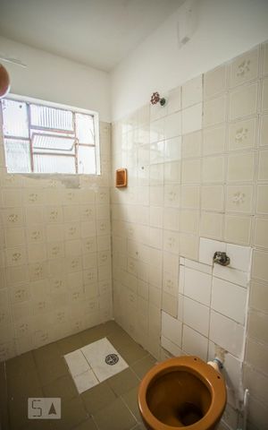 Casa à venda com 36m², 1 quarto e 1 vaga Casa à venda com 36m², 1 quarto e 1 vagaBanheiro