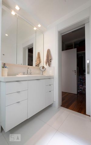 Apartamento para alugar com 341m², 3 quartos e 2 vagas Apartamento para alugar com 341m², 3 quartos e 2 vagasSuíte 3 - Banheiro