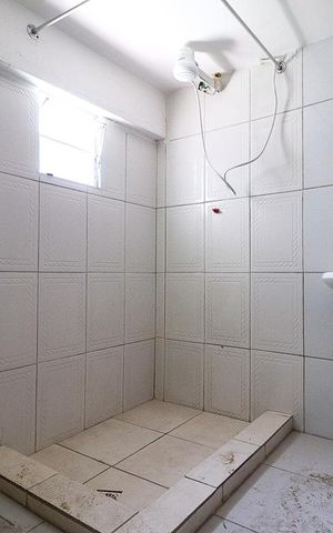 Casa à venda com 200m², 4 quartos e 6 vagas Casa à venda com 200m², 4 quartos e 6 vagasTérreo - Banheiro