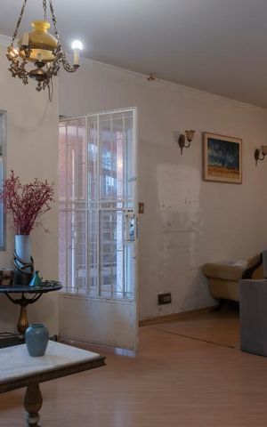 Casa à venda com 232m², 4 quartos e 3 vagas Casa à venda com 232m², 4 quartos e 3 vagasSala