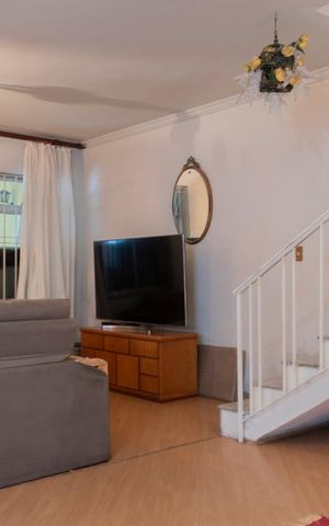 Casa à venda com 232m², 4 quartos e 3 vagas Casa à venda com 232m², 4 quartos e 3 vagasSala