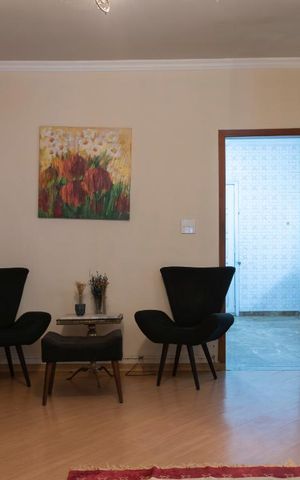 Casa à venda com 232m², 4 quartos e 3 vagas Casa à venda com 232m², 4 quartos e 3 vagasSala