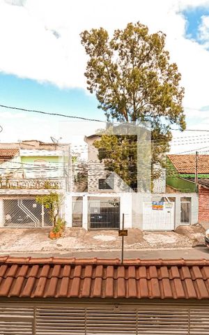 Casa à venda com 180m², 3 quartos e 6 vagas Casa à venda com 180m², 3 quartos e 6 vagasVista da Varanda da Sala